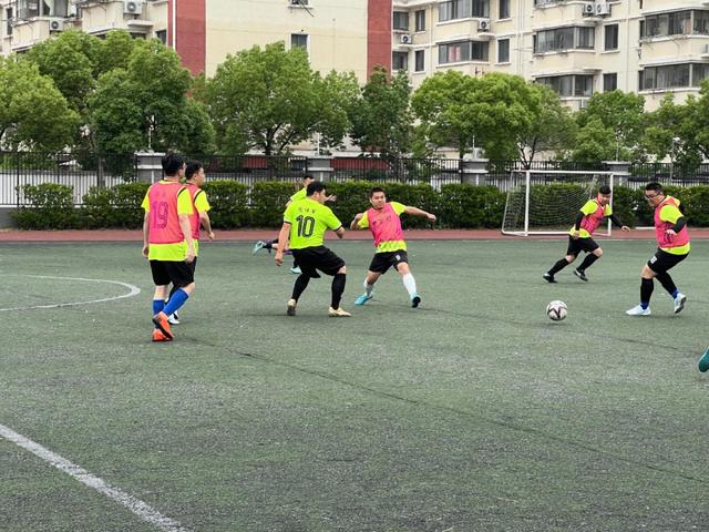 东契奇被拍到在斯洛文尼亚与花花公子模特现身夜店派对