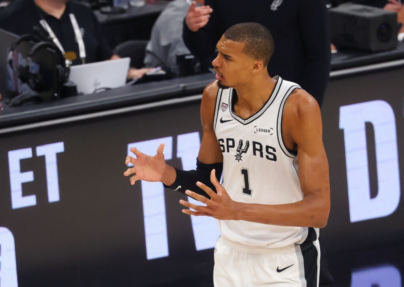 他来了！NBA官方公布总决赛G5裁判：福斯特回归担任主裁判
