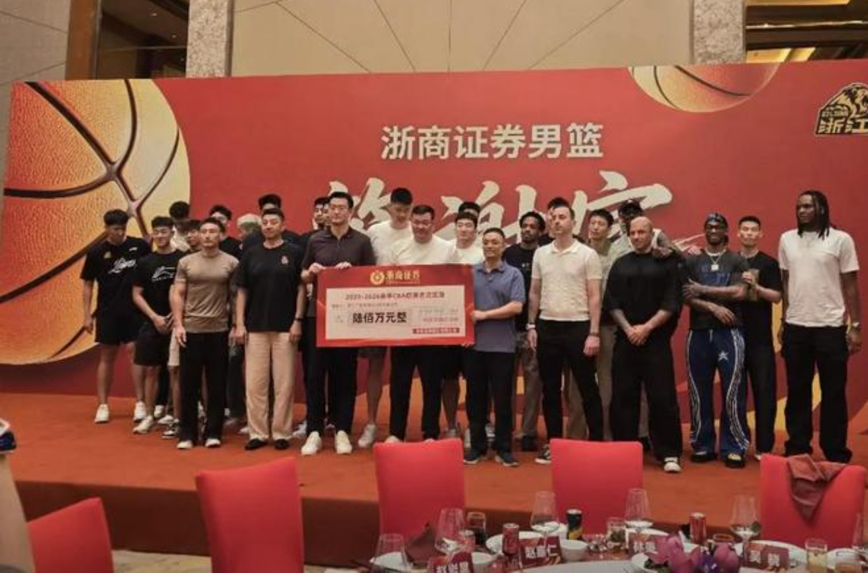 苏群复盘戳穿马刺失败原因:球员背锅,教练记错规则送掉胜利