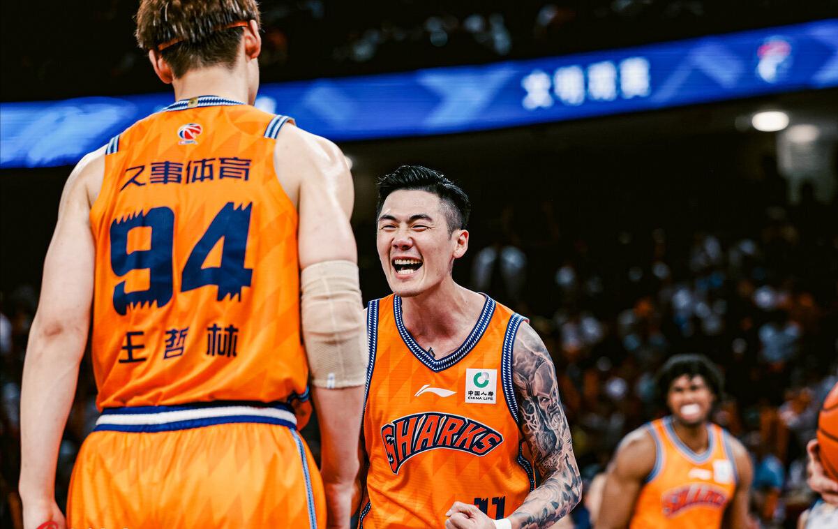 5.81亿！詹姆斯又被低估！湖人要续约两名球员了...