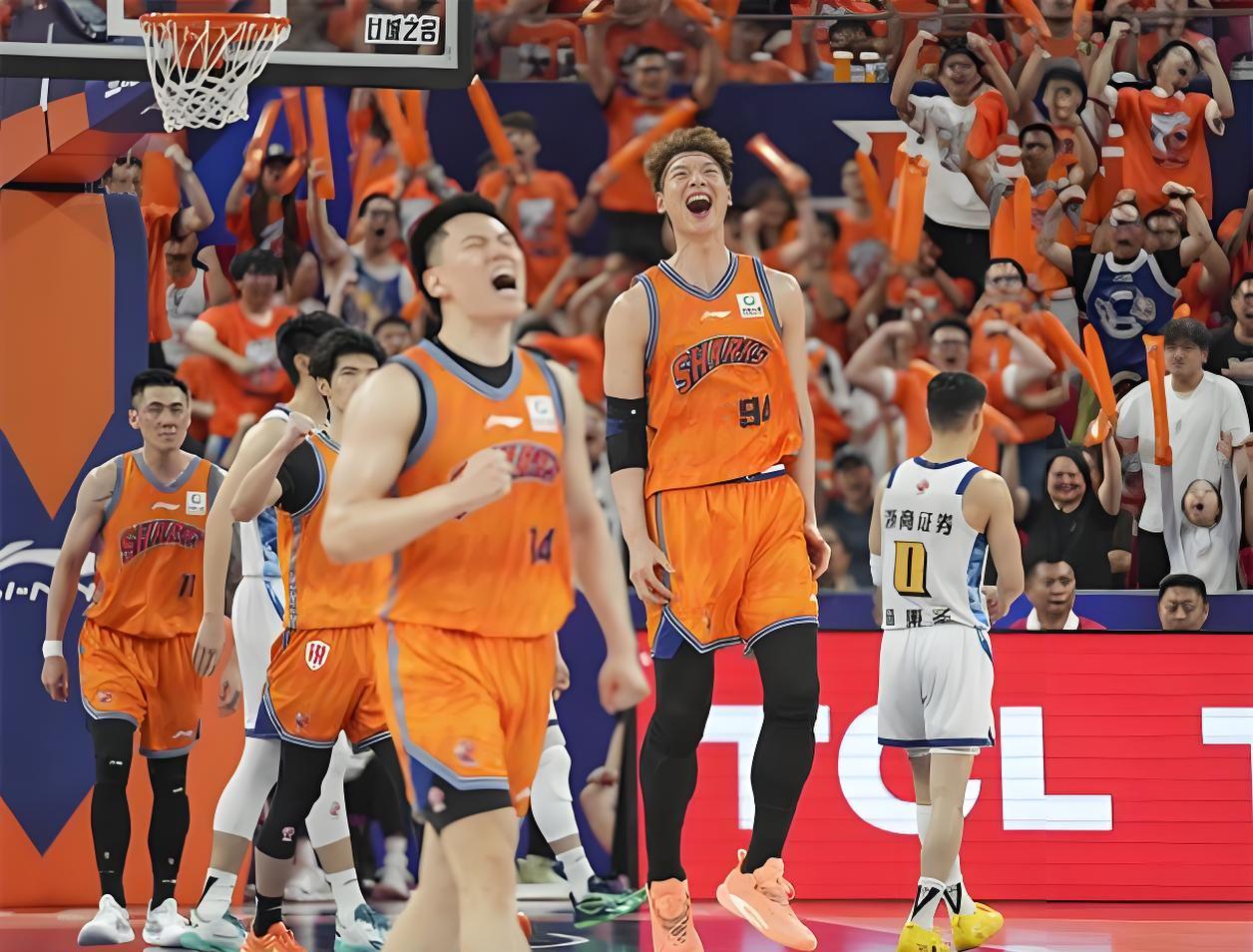 生涯进球数超越卡钦斯,格里娜升至历史第12